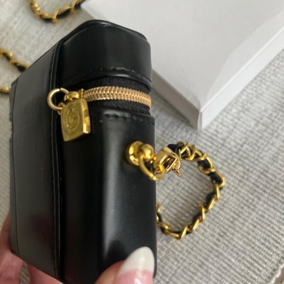 Chanel Beauty Makeup Crossbody Bag with Mirror & Detachable Chain Black Gold NIB - Picture 6 of 10
